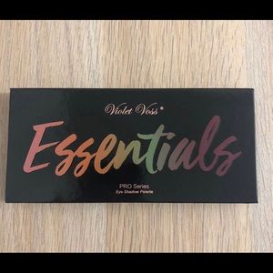Violet Voss “Essentials” Palette